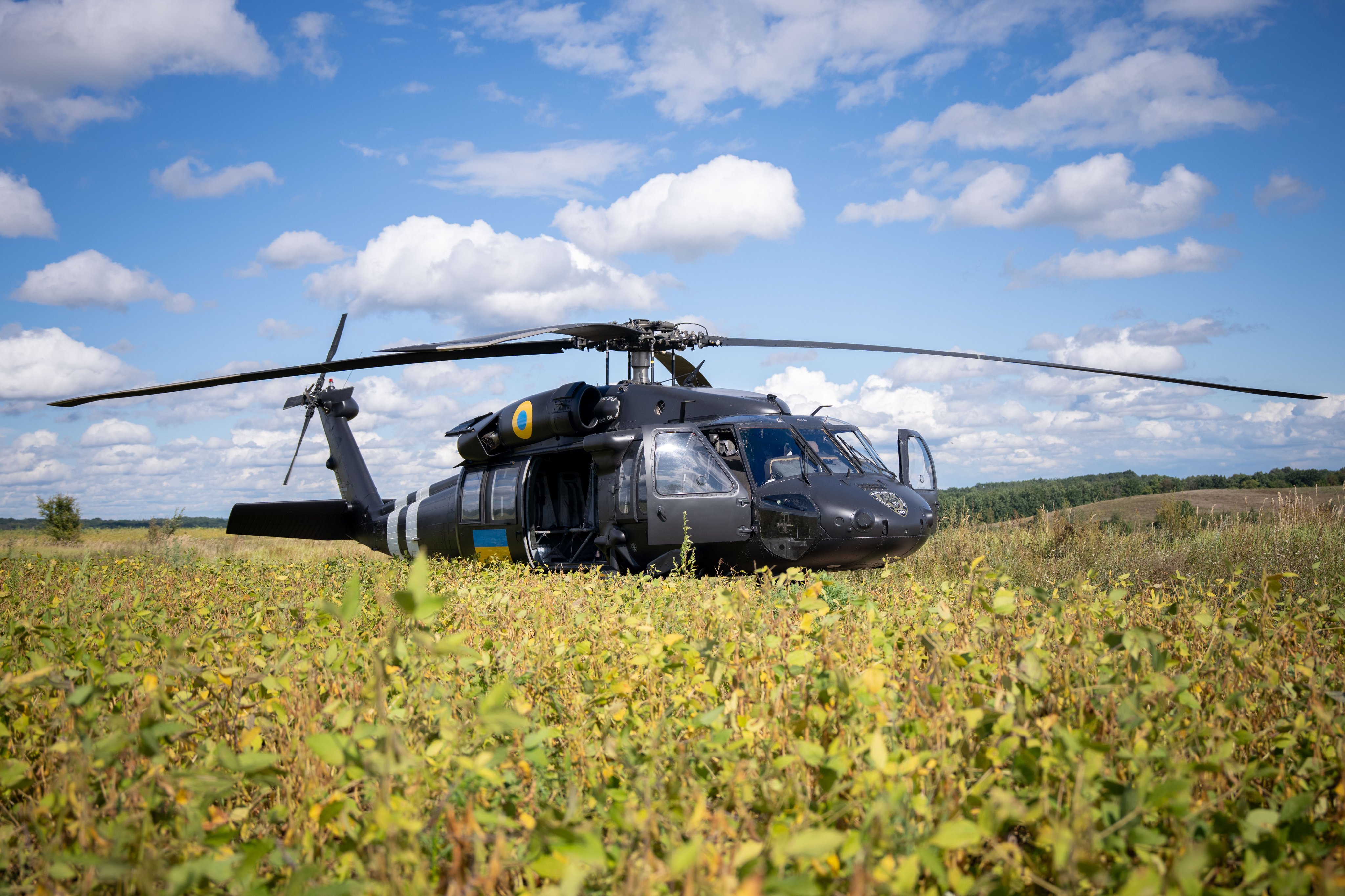 Чеські волонтери подарували Україні гелікоптер Black Hawk (фото)