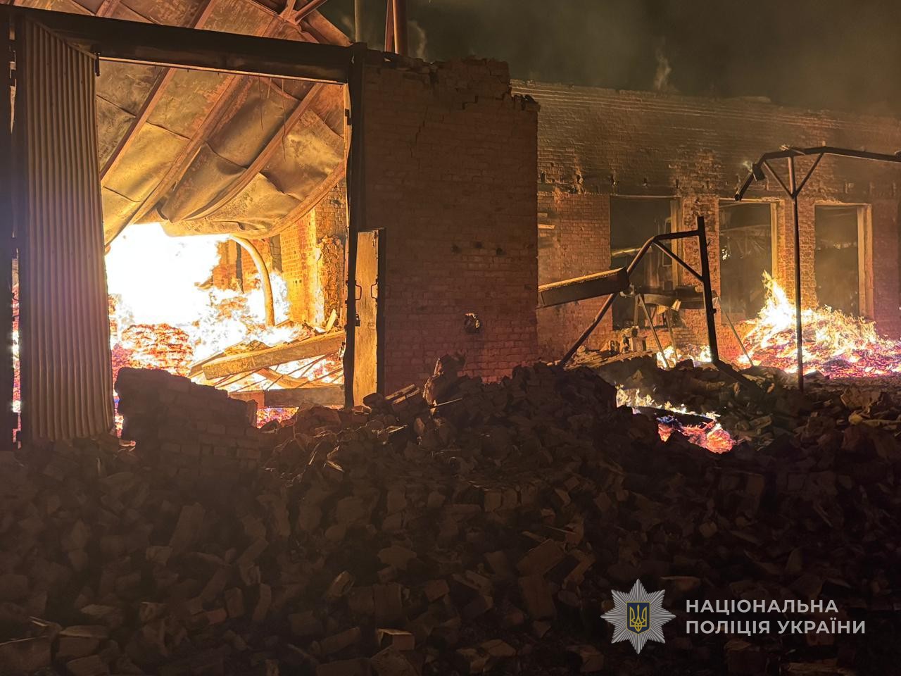 Цинічний обстріл мирного населення: вночі рашисти вдарили по Сумщині: є постраждалі, серед них діти (фото)
