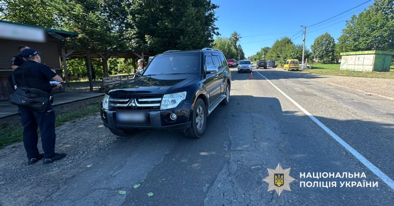 На Буковині під час прощання з воїном легковик збив 7-річного хлопчика: подробиці