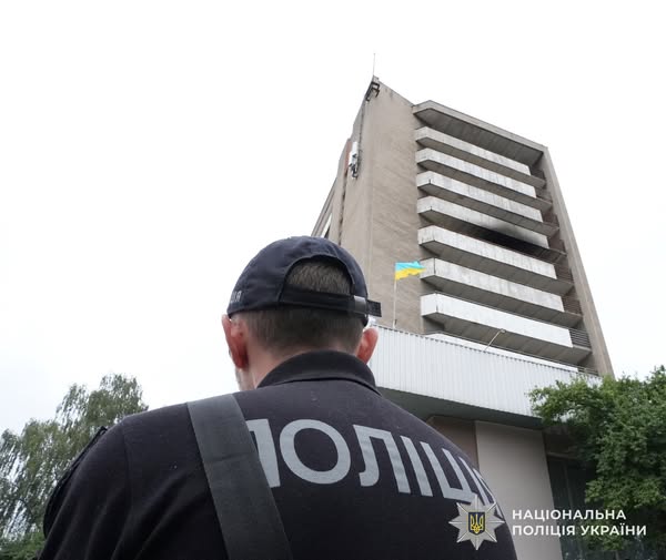 Стала відома причина пожежі у львівському готелі: нові деталі та фото з місця події
