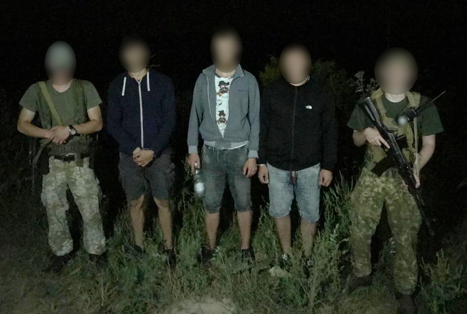 На кордоні з Молдовою дрон допоміг виявити ухилянтів, які ховалися в кущах (відео)