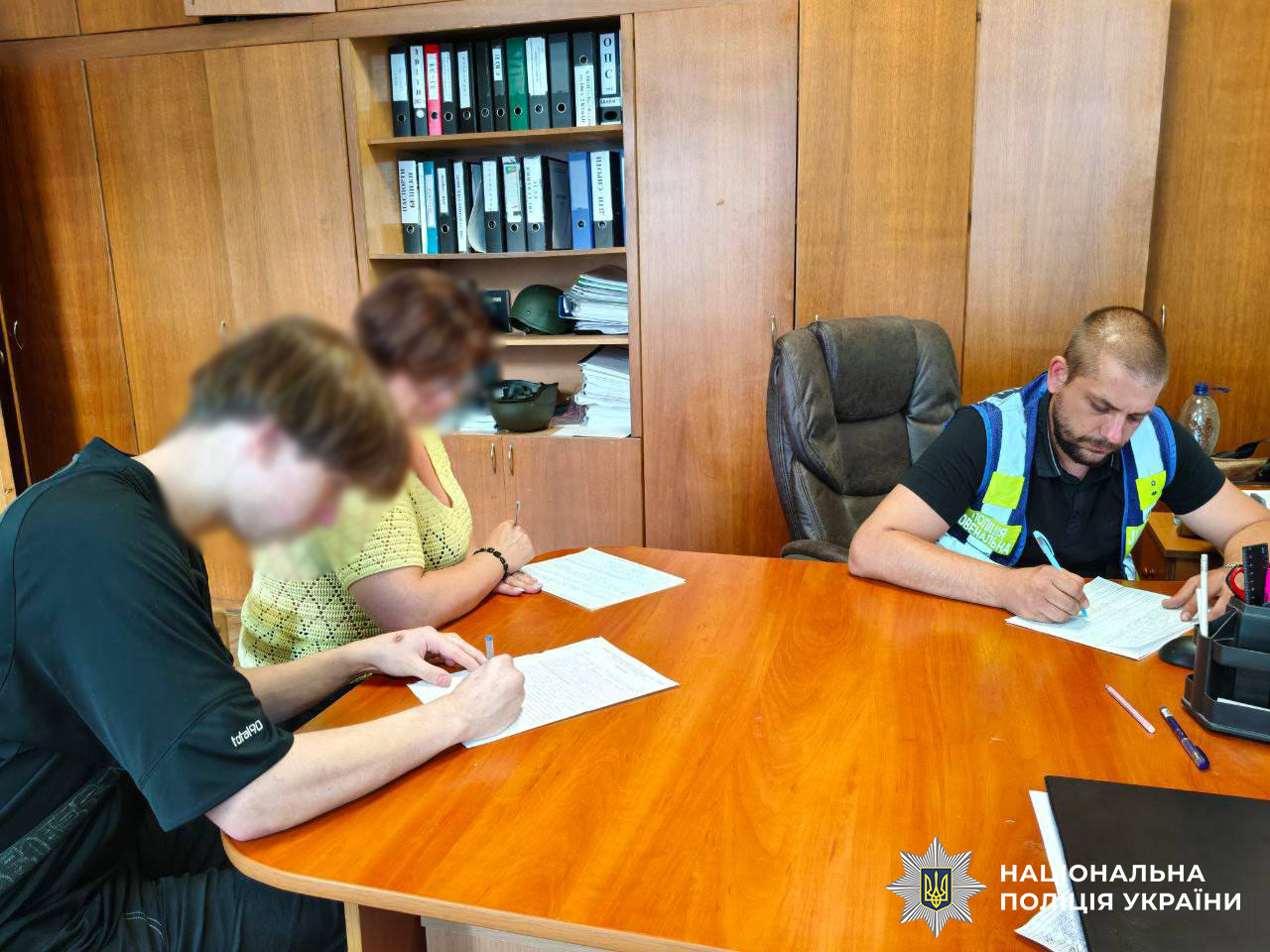 У Києві підлітки в поліцейській формі знімали провокативні відео під російський реп: який штраф загрожує батькам