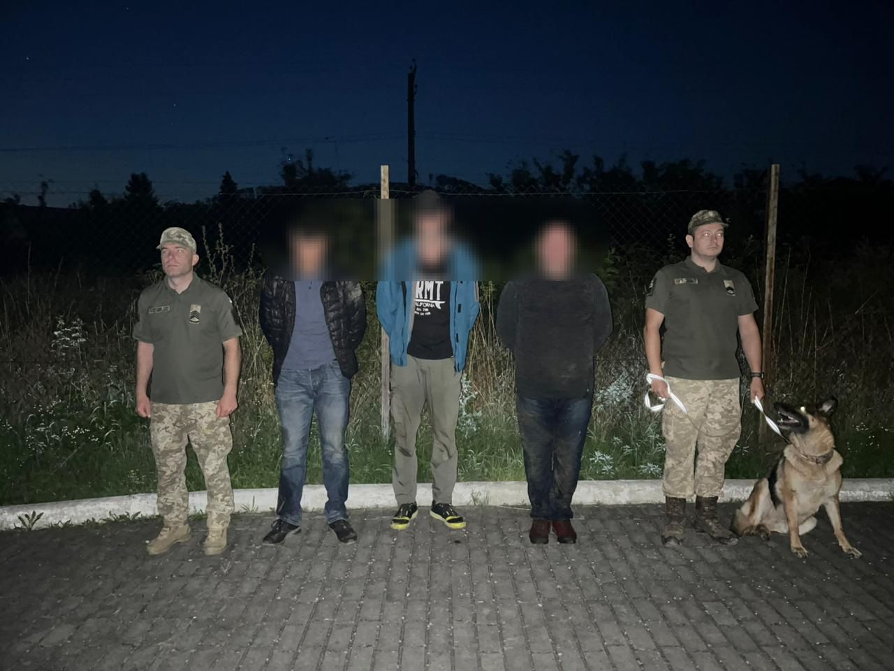 Не дійшли до кордону кількасот метрів: на Закарпатті затримали групу чоловіків, які втікали до Словаччини