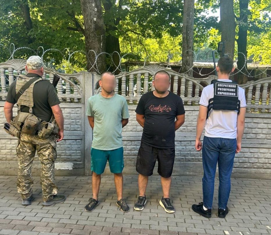 Двоє закарпатців намагалися втекти до Словаччини на самокатах: їх затримали на кордоні