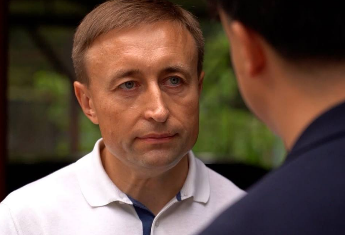 Маєток за 70 млн та елітне авто: журналісти показали розкішне життя родини українського топ-митника (фото)
