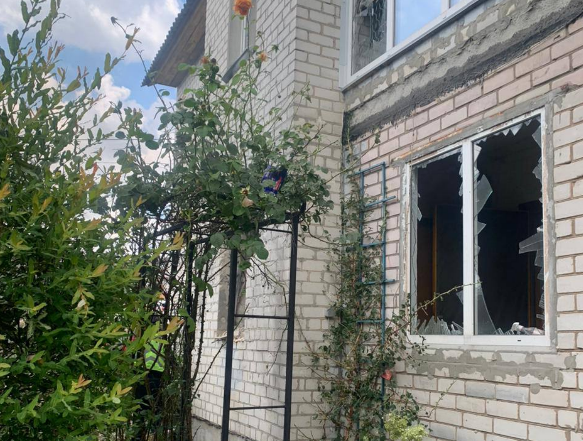Росіяни вдарили шахедами по Чернігову: постраждало підприємство та приватний сектор (фото)