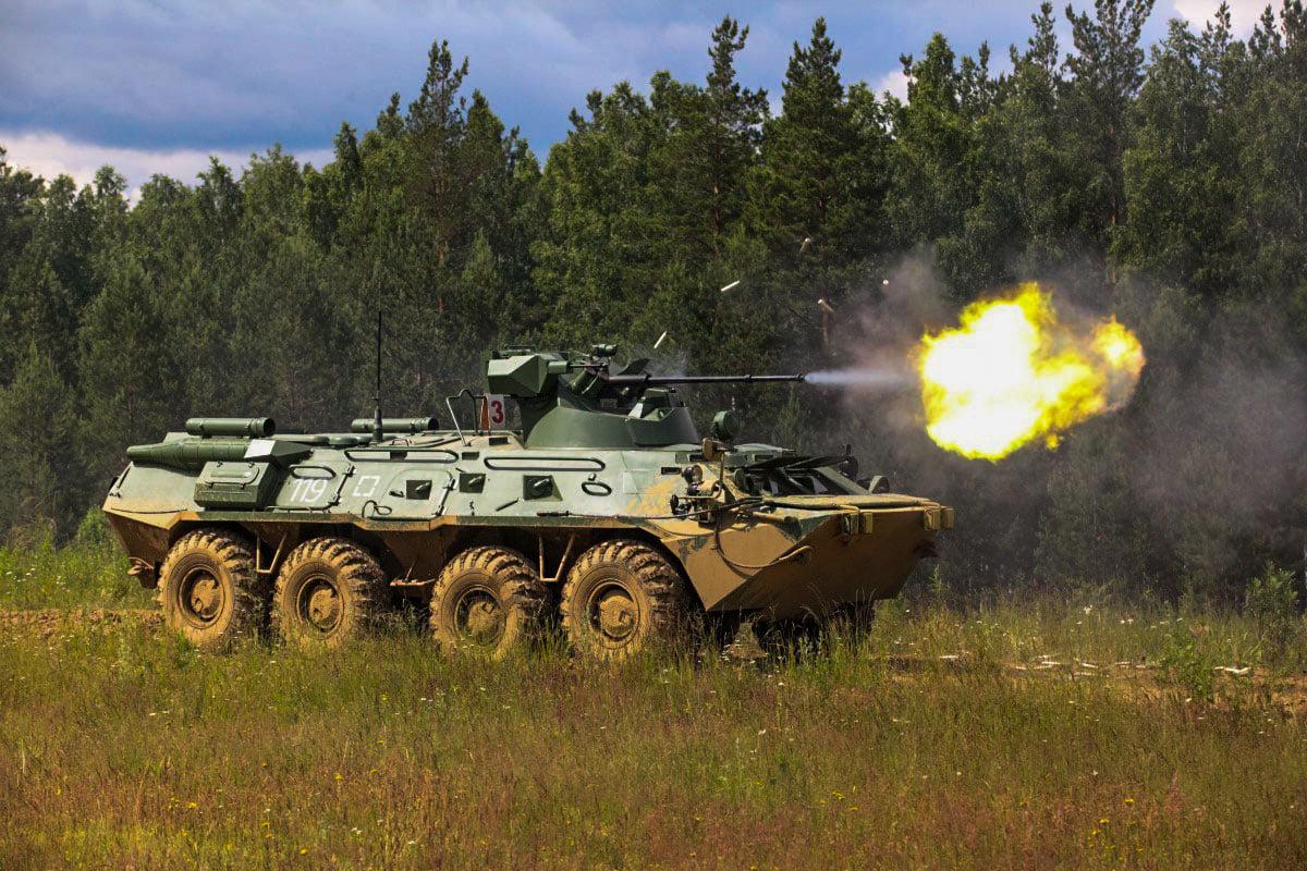 У білоруському Гомелі виявили БТРи з невідомими тактичними знаками: чим це загрожує Україні