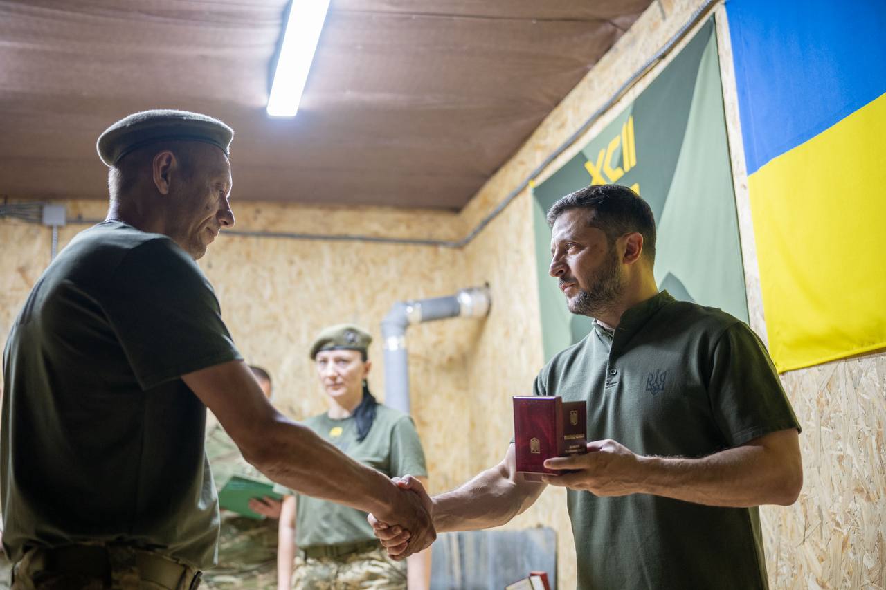 Дуже відверто поговорили: Зеленський відвідав дві бойові бригади на Харківщині