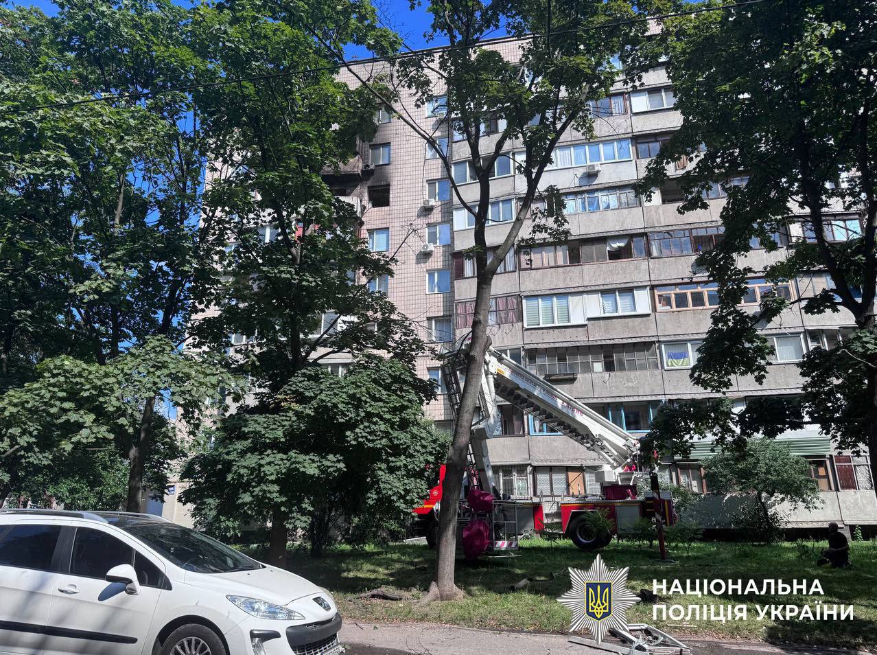 У Києві чоловік підірвав квартиру: поранено поліцейського (фото)