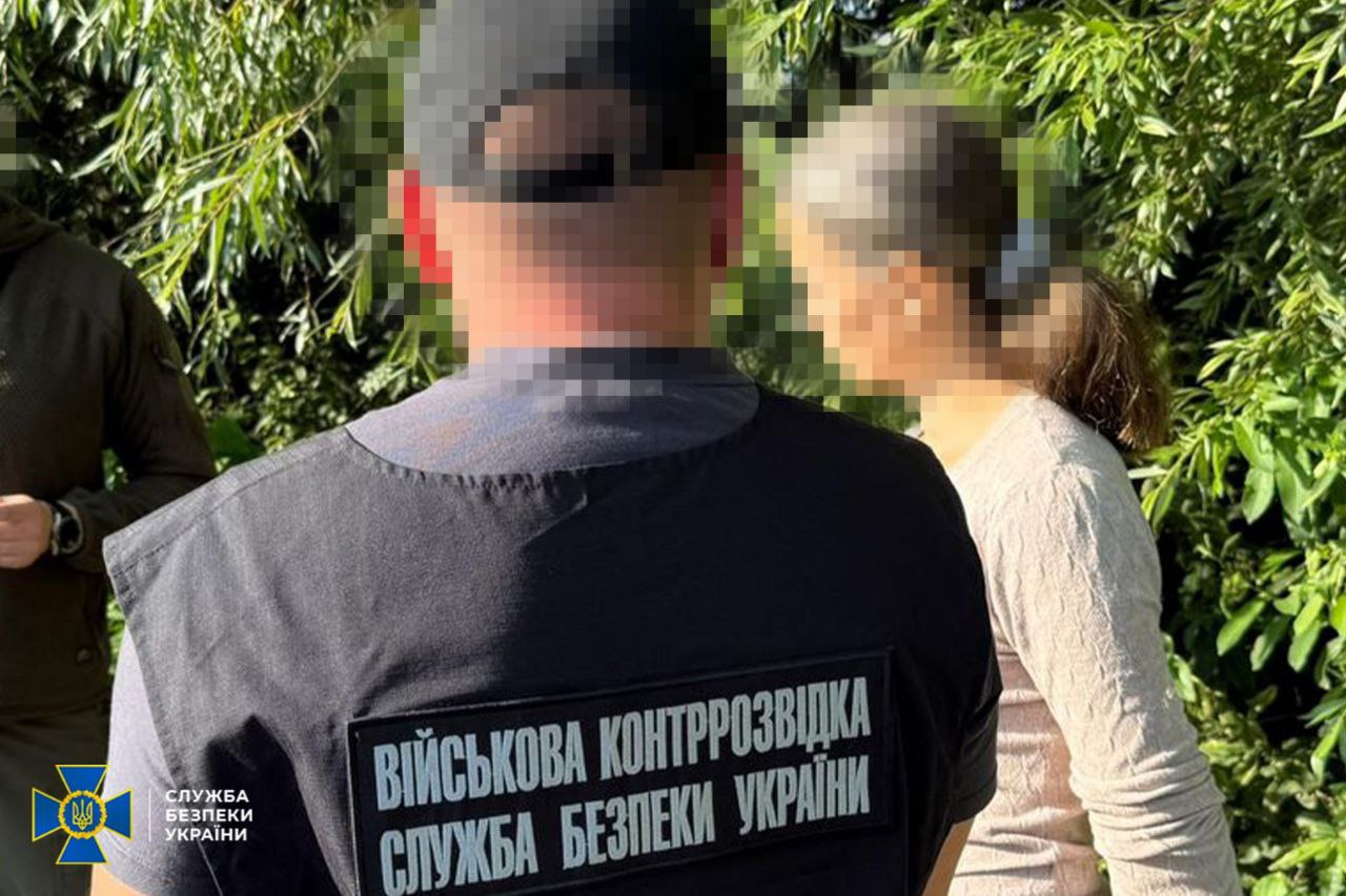На Львівщині 38-річна жінка встановлювала відеопастки поблизу аеродромів ЗСУ (фото)