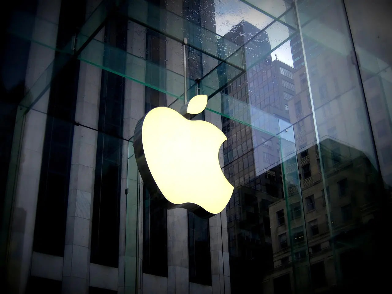 Apple випустить перший розкладний iPhone й поверне Touch ID: коли він вийде