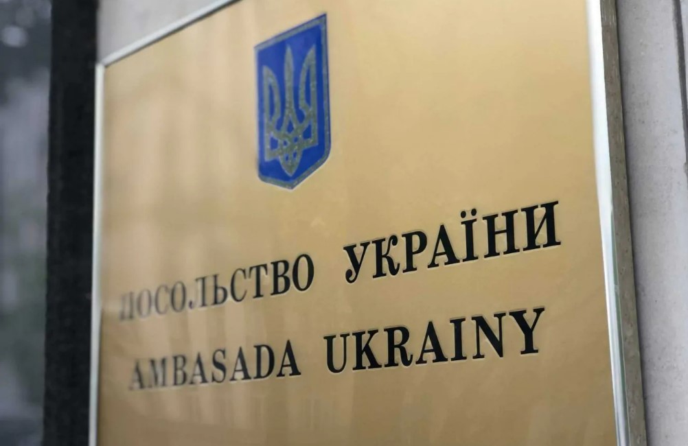 Масований обстріл Києва: постраждало посольство Польщі в Україні