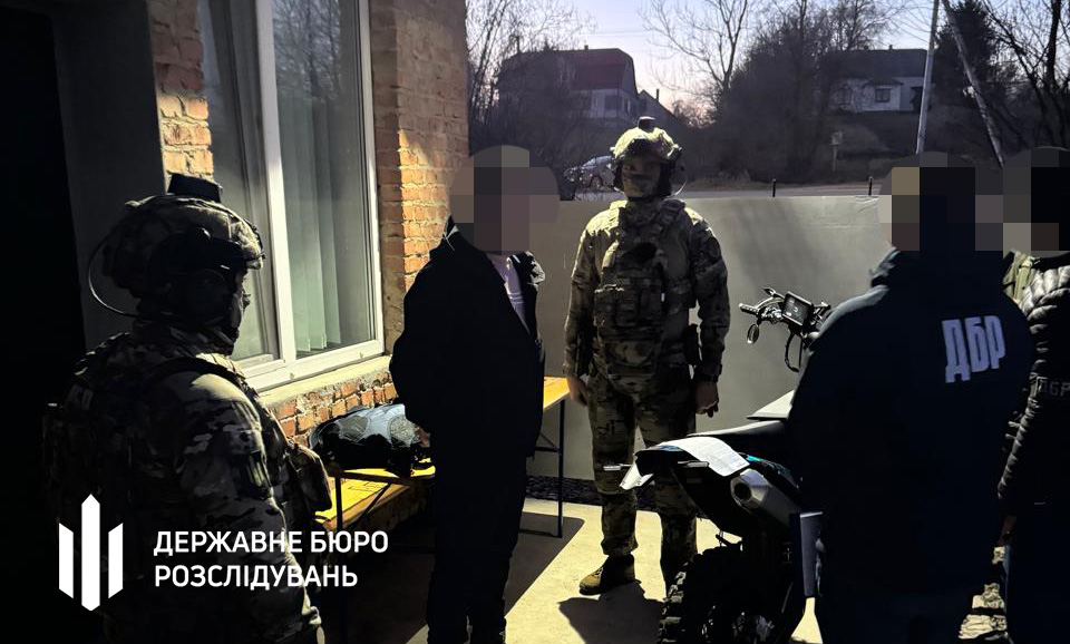 Учасники злочинної групи ввозили кокаїн із Польщі під прикриттям правоохоронця
