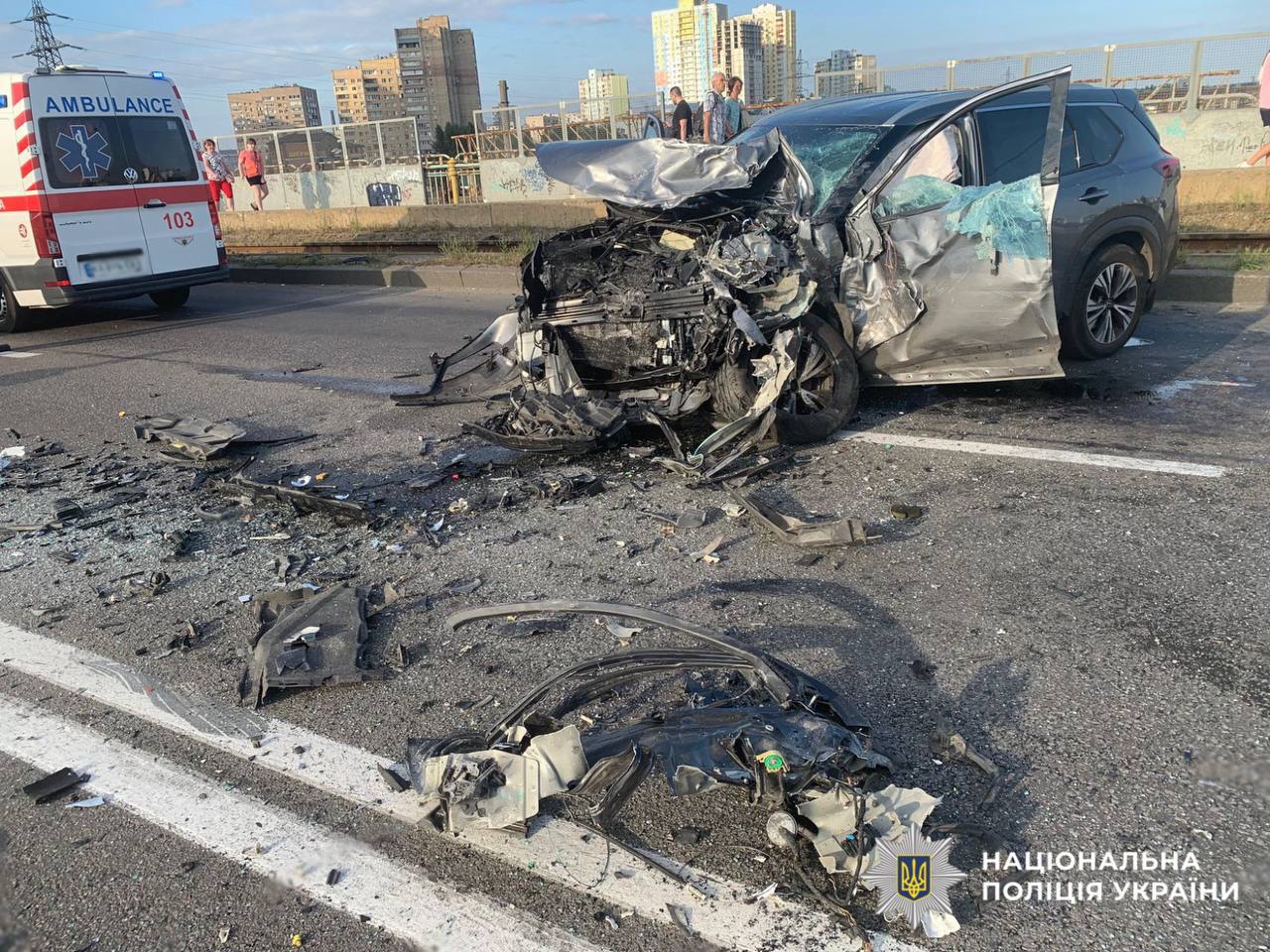Двоє людей загинули, троє травмованих: у Києві на Харківському шосе сталася смертельна ДТП (фото)