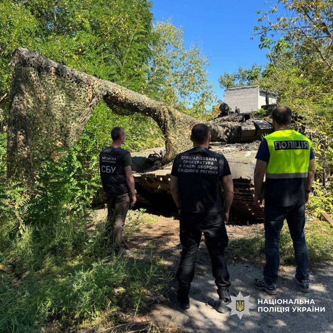 Харківські поліцейські передали два трофейні танки на потреби ЗСУ (фото)
