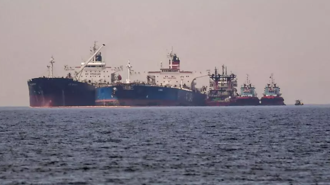Збитки на $15 млрд: у Балтійському морі знищено два танкери тіньового флоту Росії