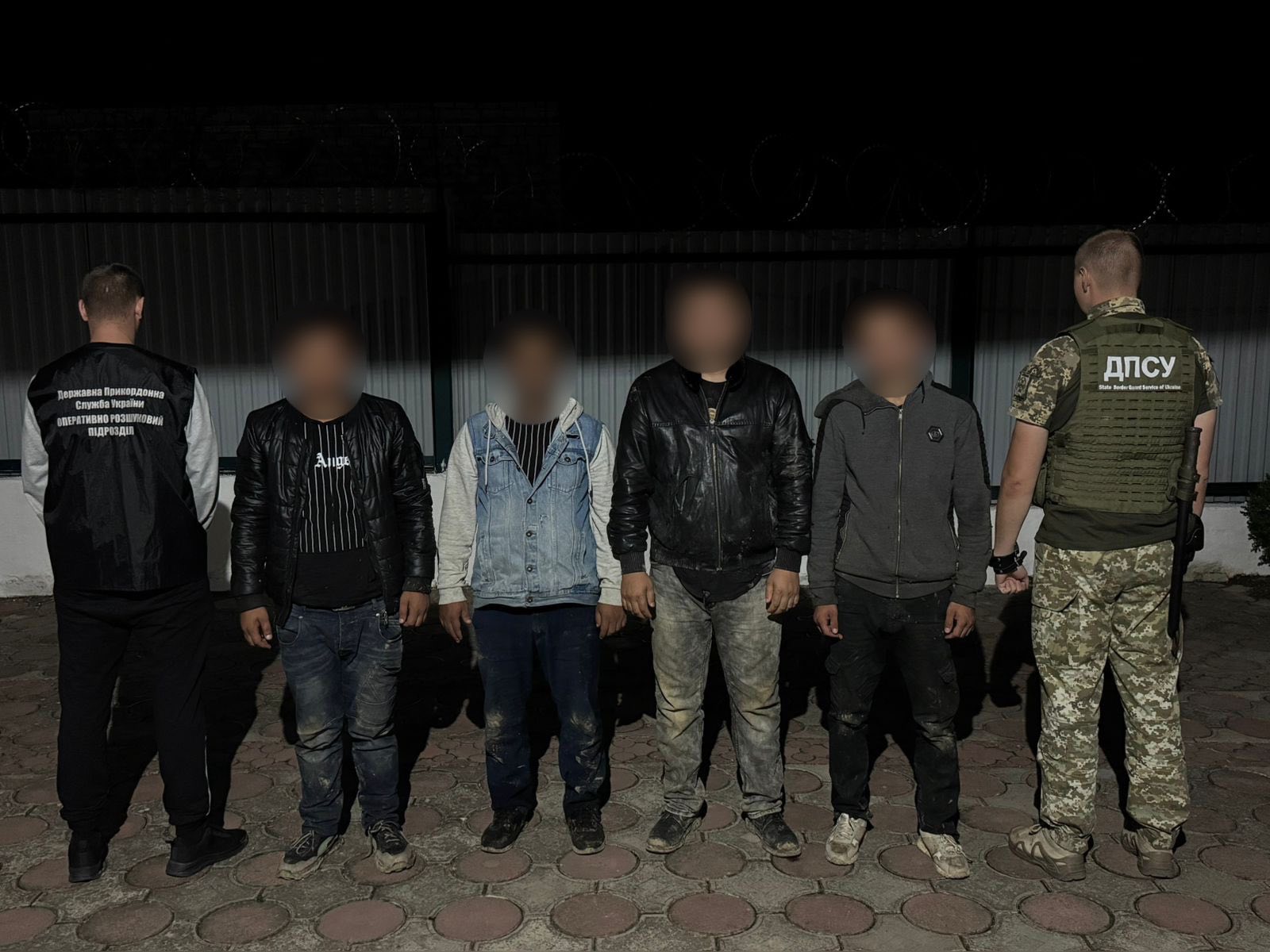 Уночі втікали до Румунії: десятьох ухилянтів затримали за 50 метрів від кордону (фото)