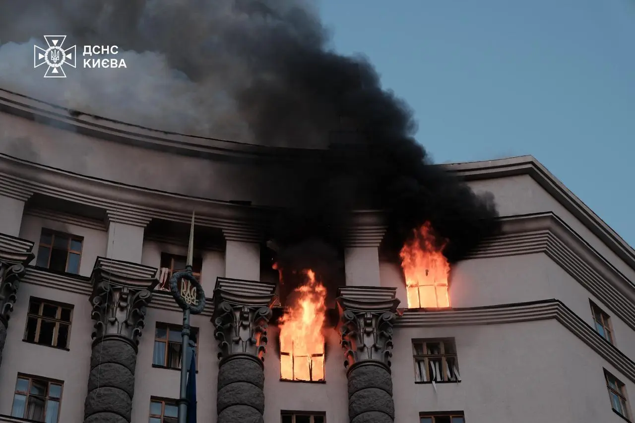 Удар по Кабміну: Єрмак підтвердив, що росіяни атакували будівлю ракетою Іскандер