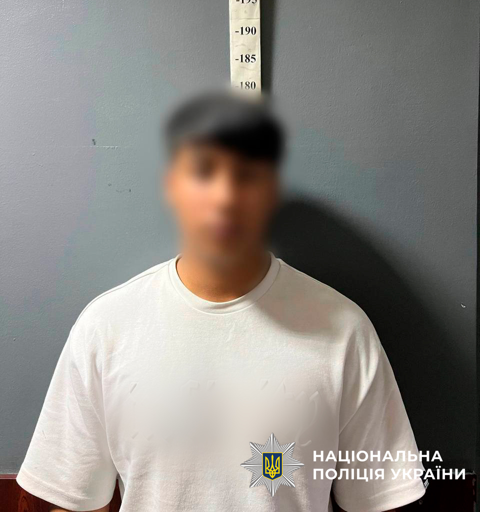 У Києві чоловіка жорстоко побили й обікрали серед дня: підозрюють 17-річного