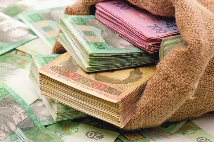 Зарплати зростуть, але не для всіх: кому платитимуть більше з 1 жовтня
