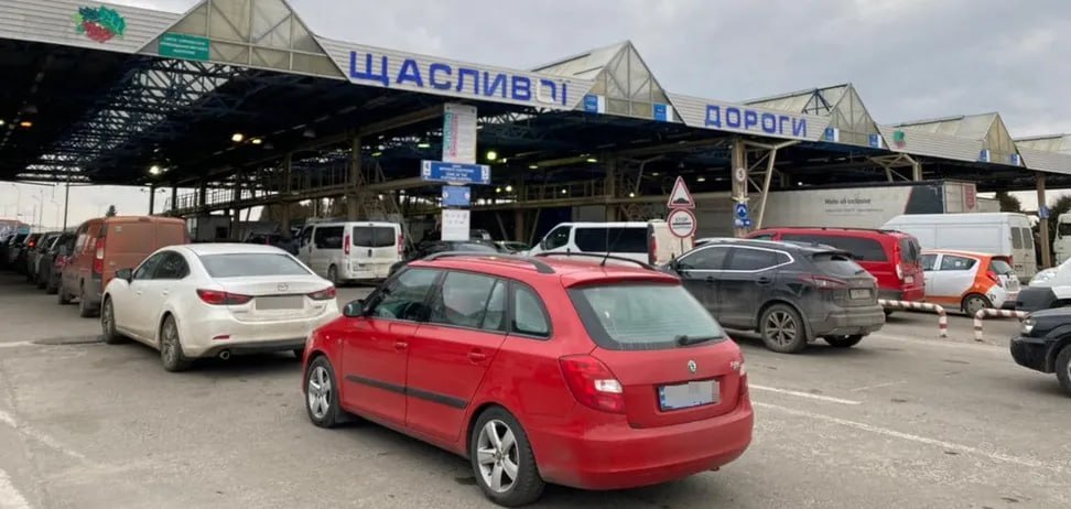 Перетин українсько-польського кордону ускладнений на двох пунктах пропуску: митники назвали причини