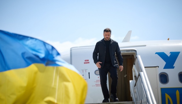 Зеленський прилетів до Нью-Йорка та розповів, скільки зустрічей там у нього заплановано (відео)