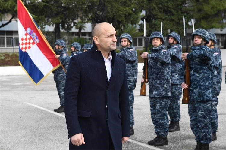 Ще одна держава ЄС відкинула можливість направлення військових до України