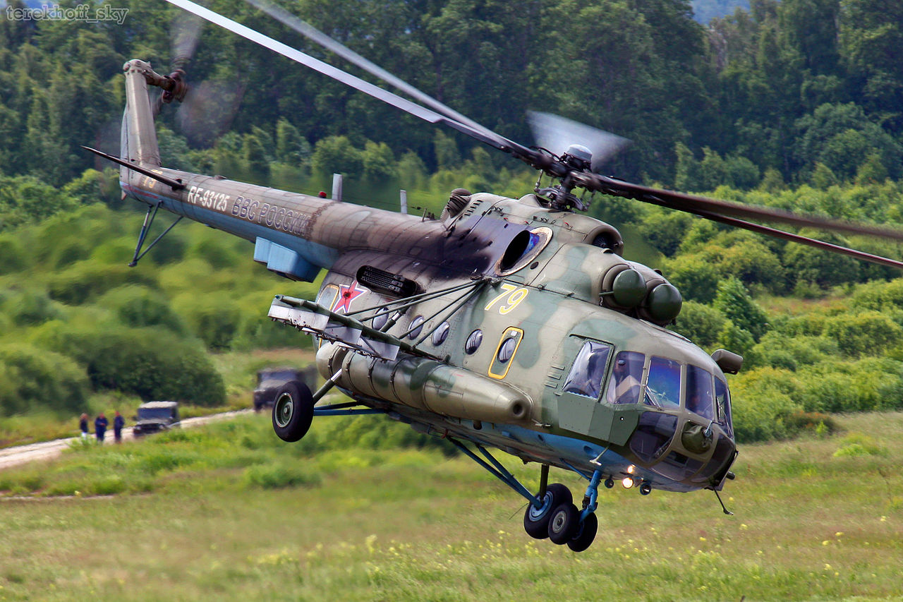 Сили ГУР атакували два російських Мі-8 та ворожий буксир у Криму: відео ударів