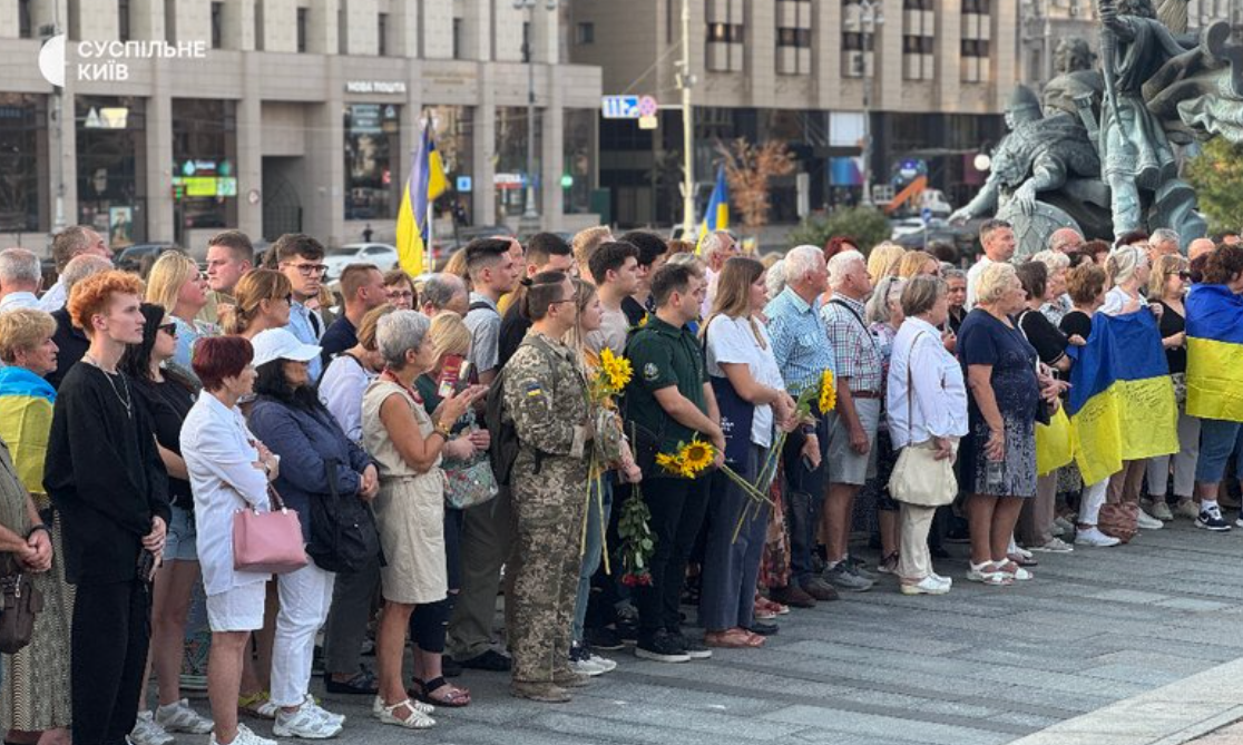 Зібралися сотні людей: у Києві вшанували пам'ять Андрія Парубія (відео)
