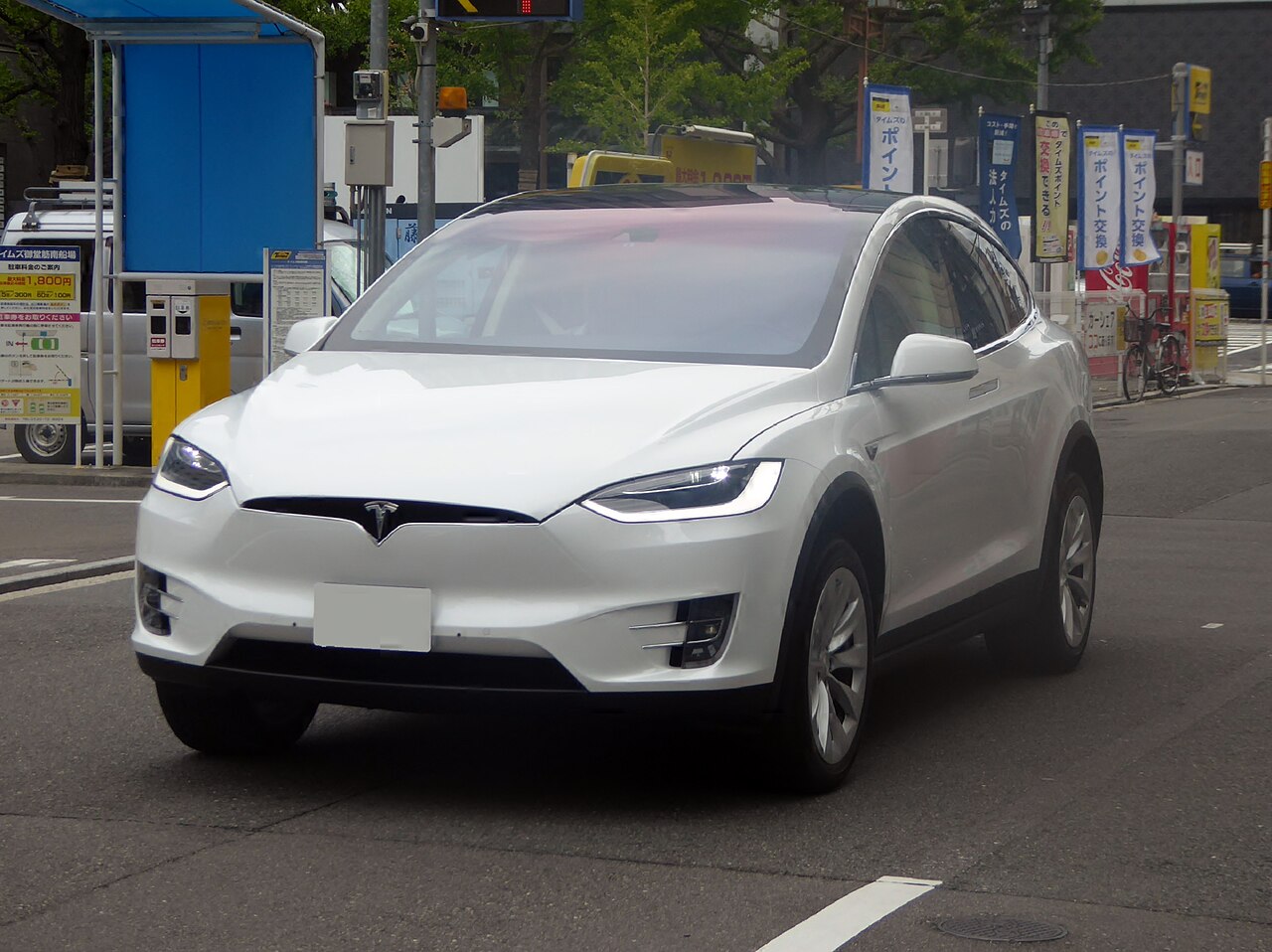 Tesla змінить конструкцію авто після серії небезпечних інцидентів