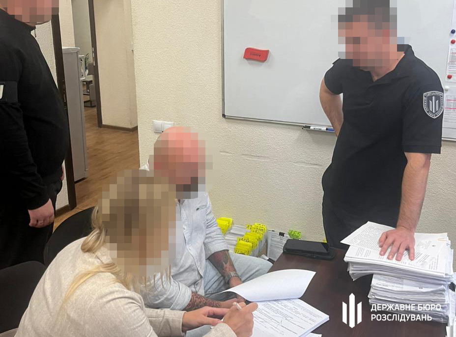 Корупція на крові: посадовця з Дніпропетровщини підозрюють у махінаціях з ліжками для ЗСУ