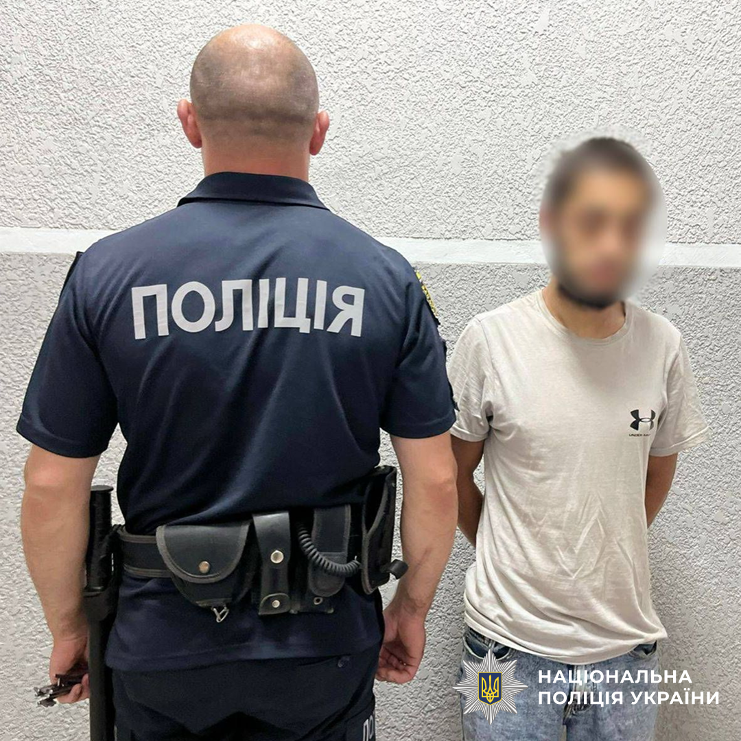 Мешканку Закарпаття побили та пограбували прямо у під'їзді