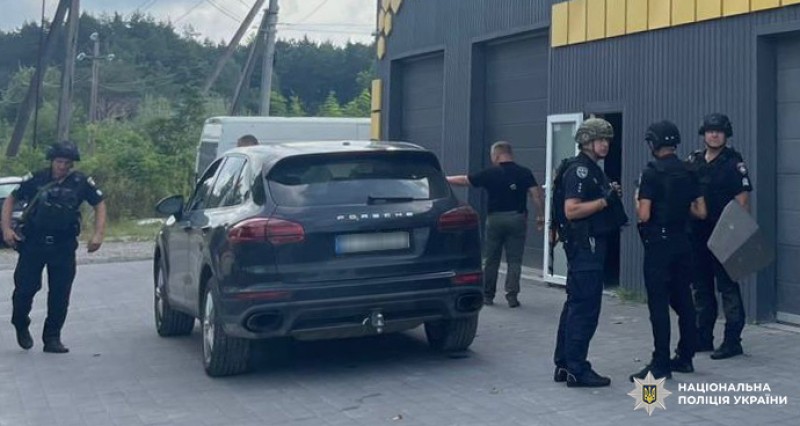 На Львівщині сталася стрілянина у автосервісі: є загиблі