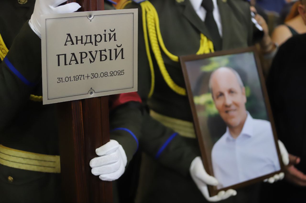 У Львові прощаються з Андрієм Парубієм: фото з місця події