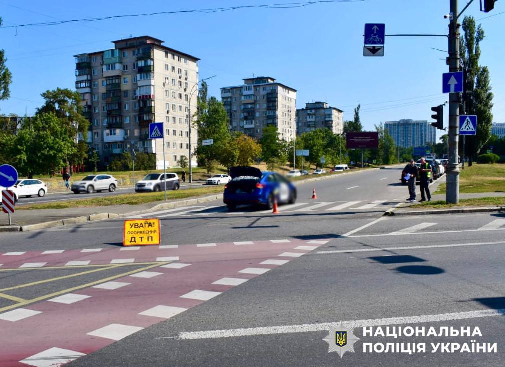Трагедія у День народження: у Києві таксист збив 89-річну пенсіонерку на пішохідному переході (фото)