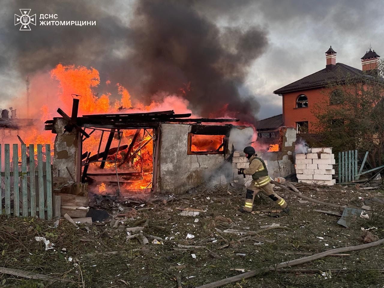 Рашисти цієї ночі випустили по Україні понад 400 цілей: Зеленський вкотре звернувся до партнерів