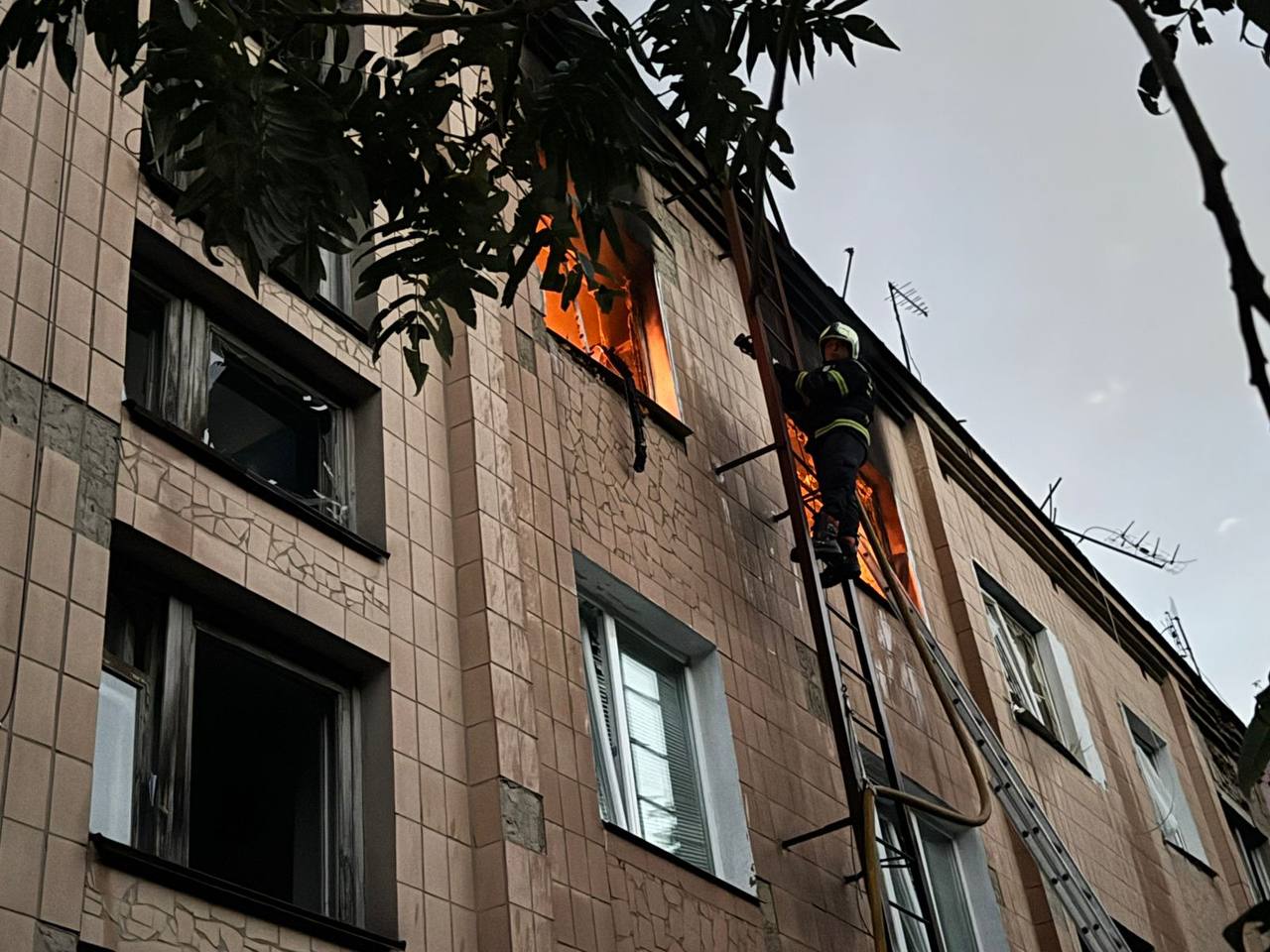 Рашисти влучили дроном у житловий будинок на Полтавщині (фото)