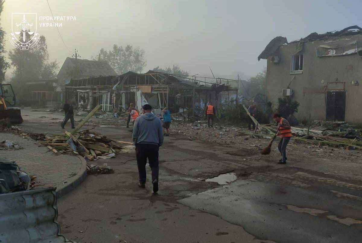 Нічний обстріл Одещини: без світла лишилися сотні людей (фото)