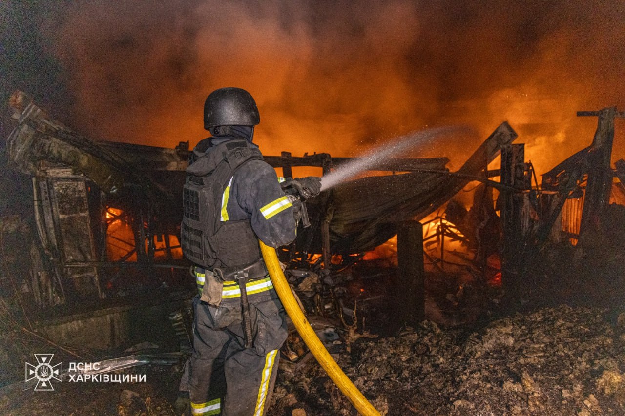 Рашисти атакували дронами Харків та область: спалахнули пожежі, є постраждалі (фото)