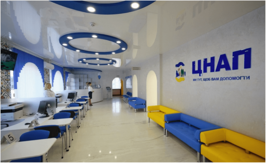 Як діяти, якщо у ЦНАПі відмовили у наданні послуги: українцям розповіли про їхні права