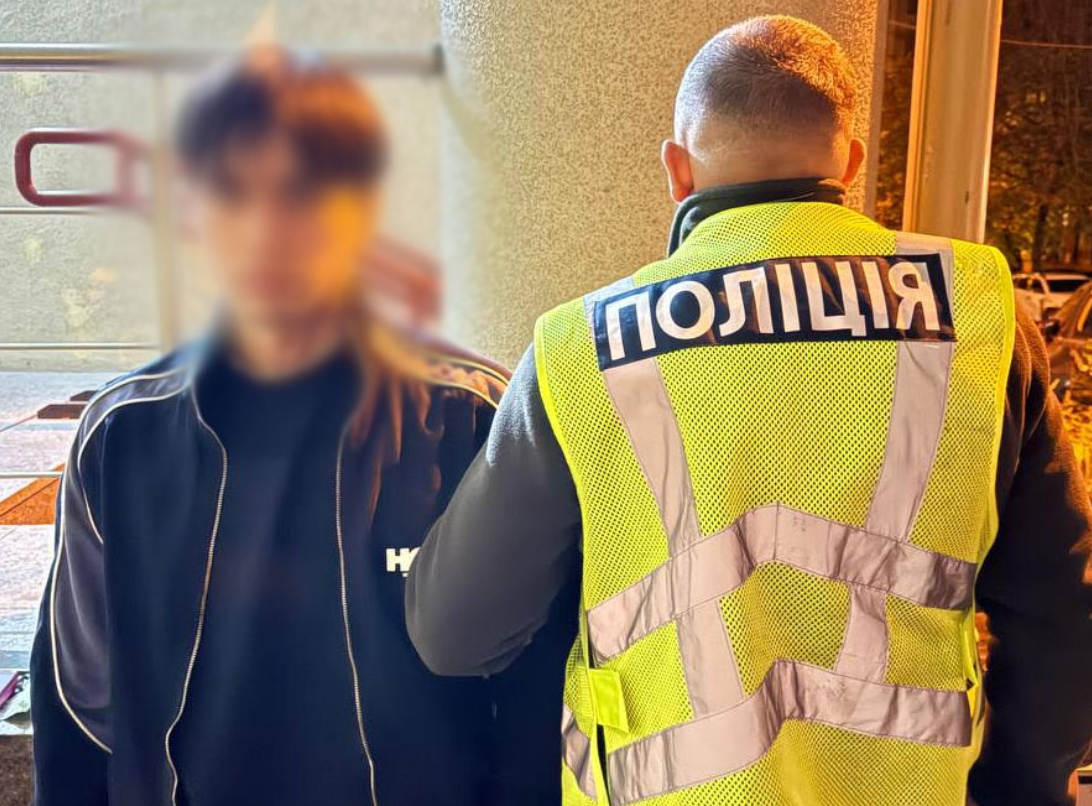 Не була схожа на фото зі сайту знайомств: у Києві молодик жорстко побив дівчину