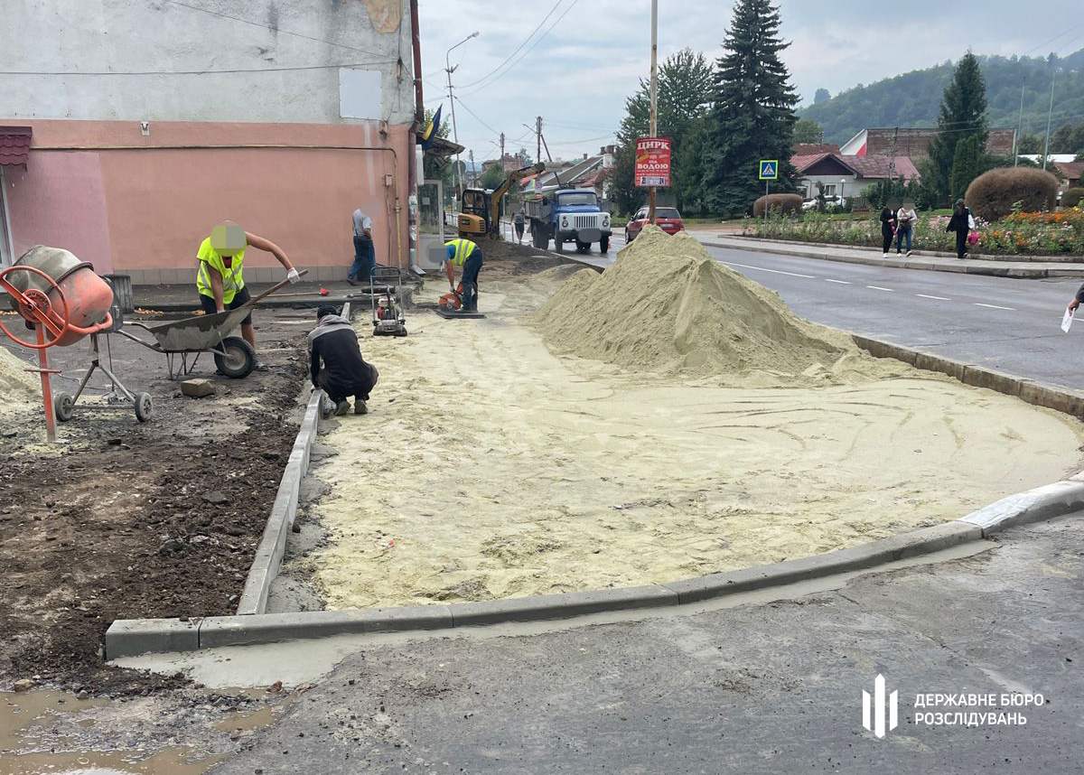 На Львівщині командир відправляв солдатів класти бруківку та встановлювати пам’ятники замість служби (фото, відео)