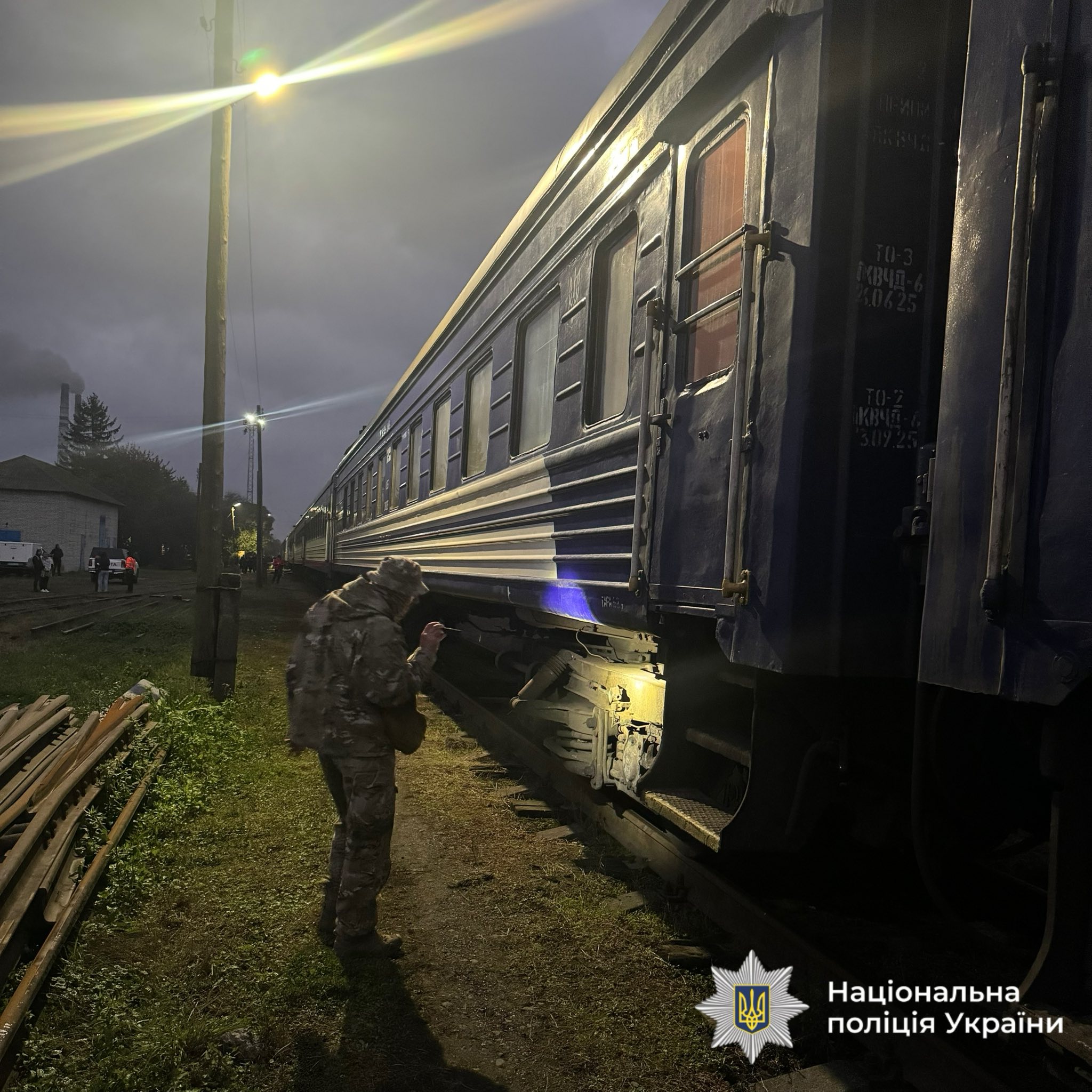 Замінування поїздів: поліція не знайшла вибухівки у потязі на Прикарпатті