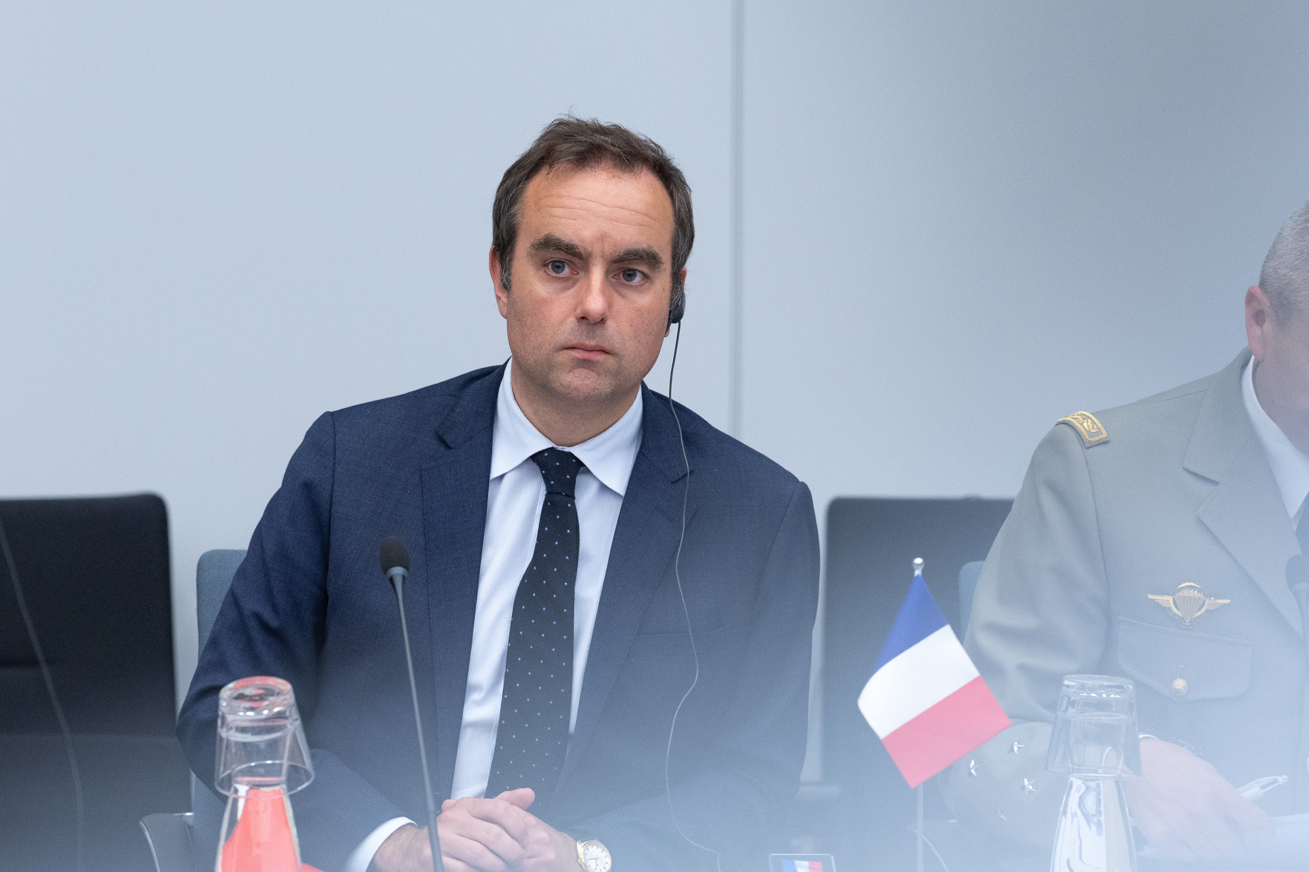 Минуло кілька днів після відставки: Макрон знову призначив Лекорню главою французького уряду
