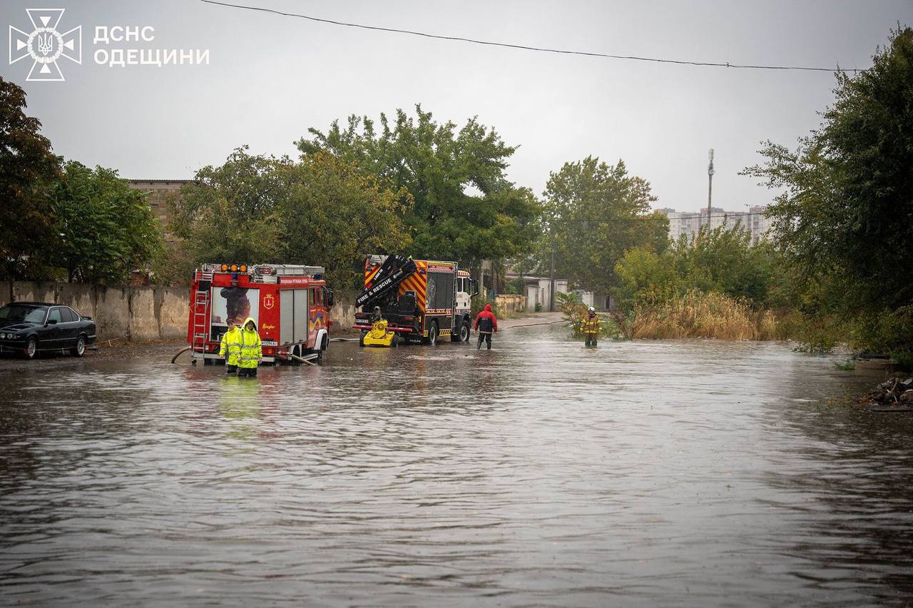 Стихійне лихо в Одесі: Зеленський доручив встановити причини трагедії (фото)