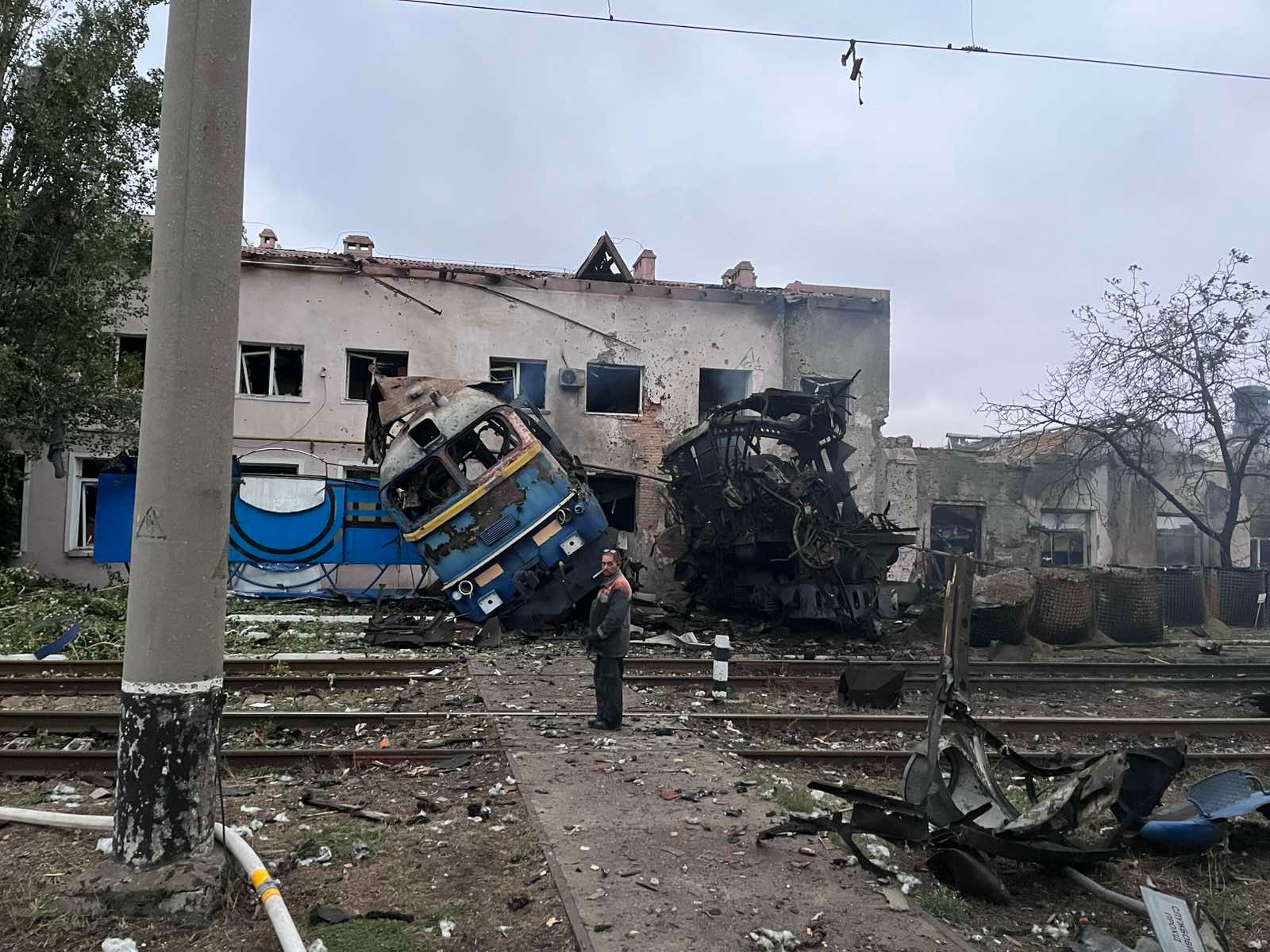 Росіяни вдарили по залізничній інфраструктурі в Одесі та Конотопі: фото наслідків