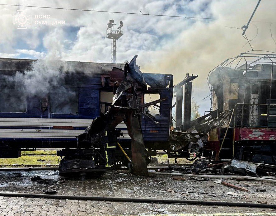 У Шостці після російського удару по вокзалу загинув чоловік (фото)