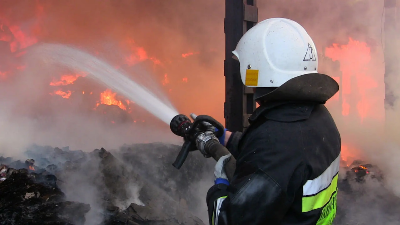 На Київщині вночі під час обстрілу загинула мати з двома дітьми 