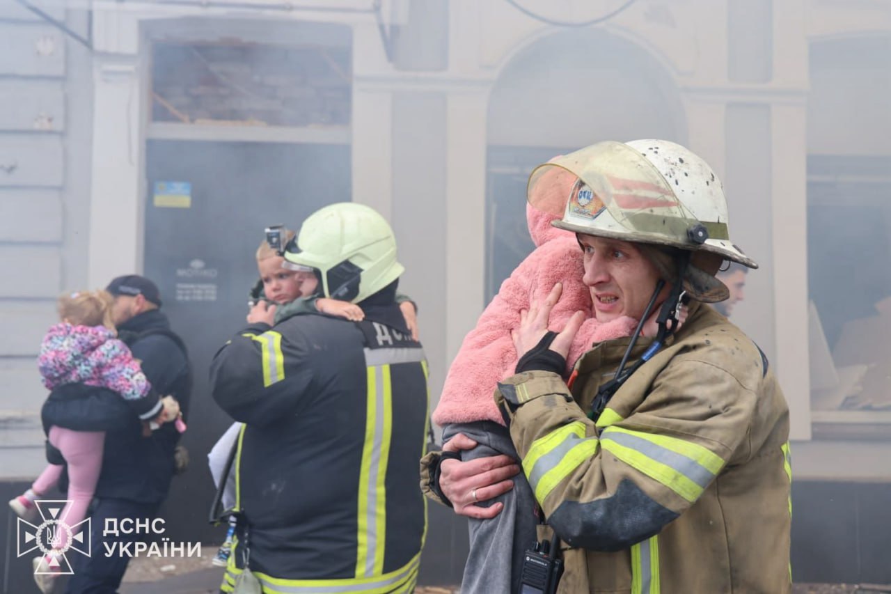 Плювок Росії в обличчя світу: Зеленський прокоментував обстріл дитсадка в Харкові (фото)