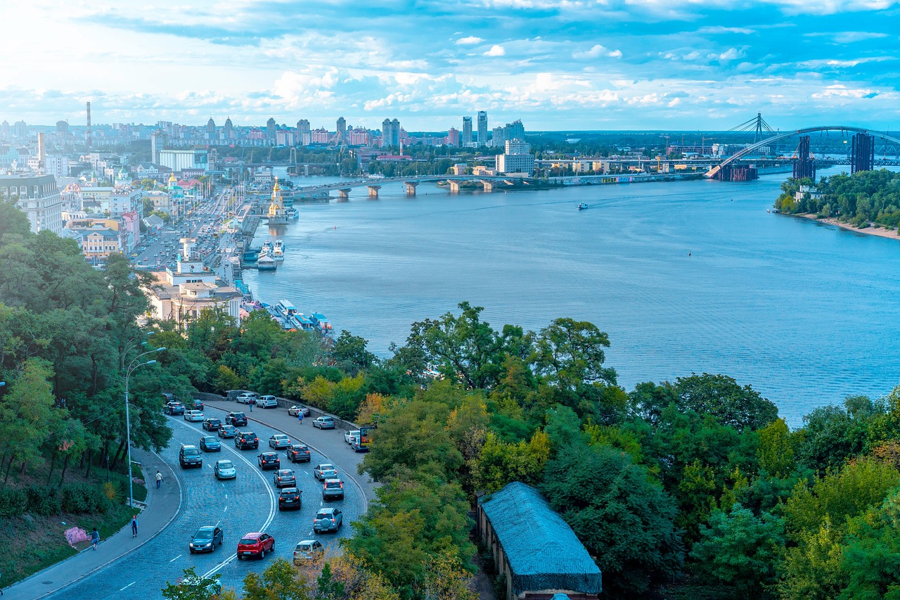 У Києві внаслідок атаки перекрито рух на бульварі Лесі Українки: деталі від влади
